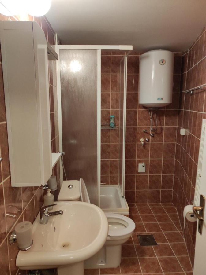 Avis Apartament *